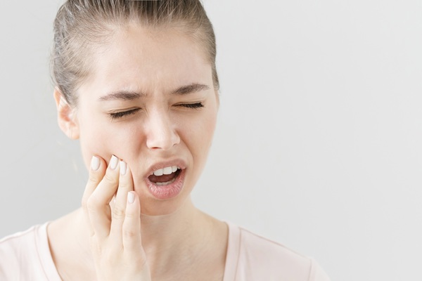 Visit An Emergency Dentist To Stop Oral Injury Bleeding