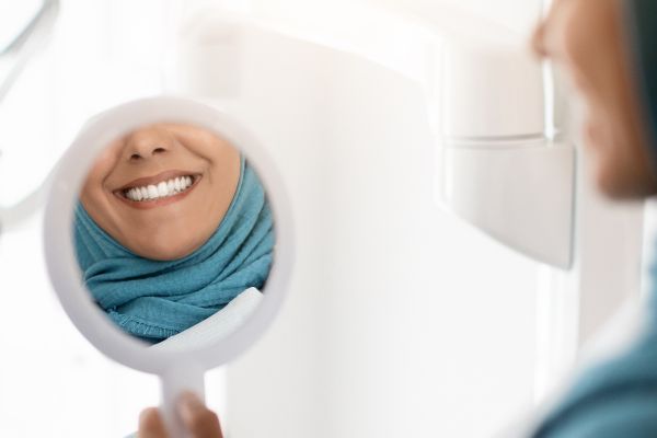 Signs You Could Benefit From Seeing A Veneers Dentist